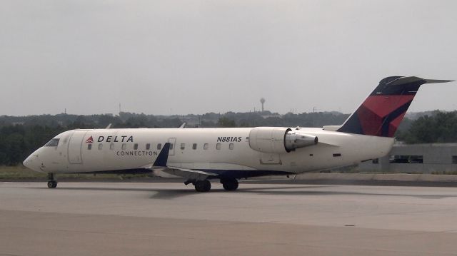 Canadair Regional Jet CRJ-200 (N881AS)