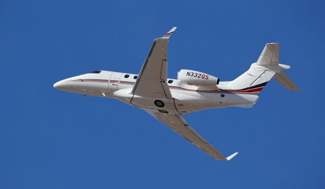 Embraer Phenom 300 (N332QS)