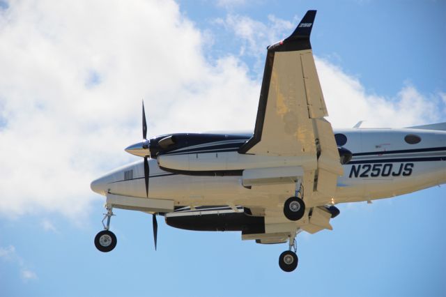 Beechcraft Super King Air 200 (N250JS)