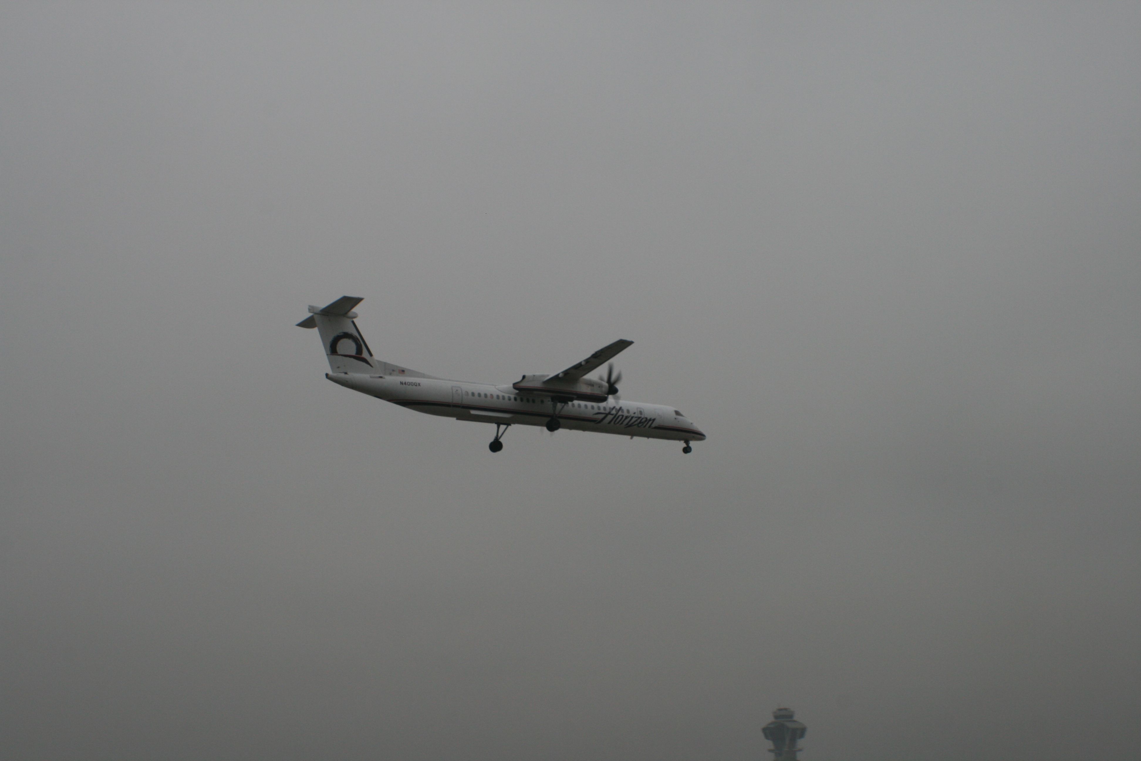 de Havilland Dash 8-400 (N400QX)