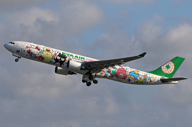 Airbus A330-300 (B-16333) - "Hello Kitty Around The World" livery