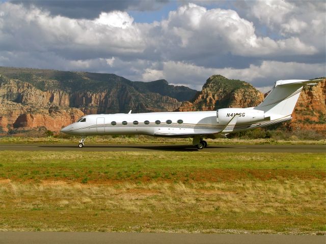 Gulfstream Aerospace Gulfstream V (N418SG) - G5 back-taxing to depart Sedona Airport, KSEZ