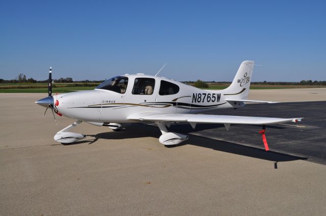 Cirrus SR-20 (N8765W) - on the ramp at KIKK