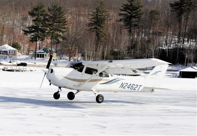 Cessna Skyhawk (N2462T) - Alton Bay NH 02/13/21 Ice runway !