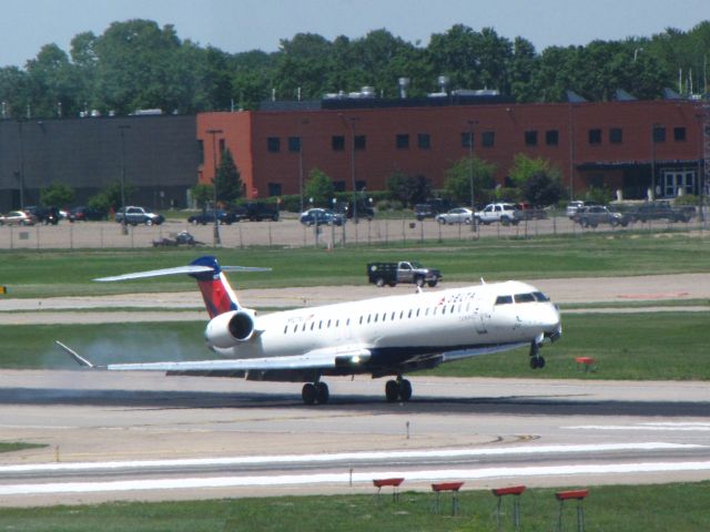 Canadair Regional Jet CRJ-900 (N927XJ)