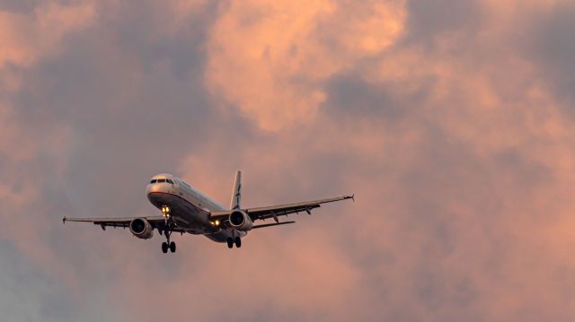 Airbus A321 (SX-DVO)