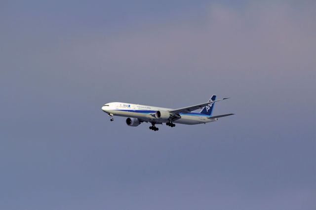 BOEING 777-300ER (JA788A) - Inbound from NRT -- ANA12