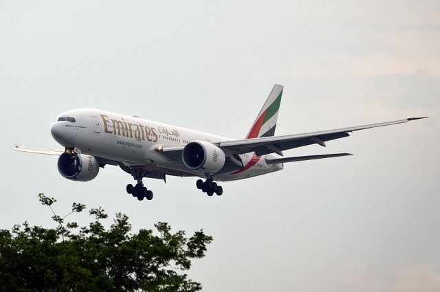 Boeing 777-200 (A6-EWC)