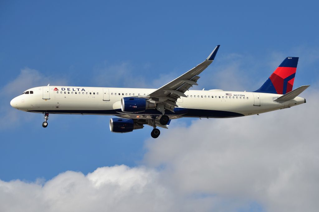 Airbus A321 (N377DN) - 23-L on 12-04-20
