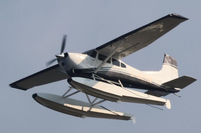 Cessna Skywagon (C-GLTN) - C-GLTN Cessna Skywagon Stol 185-F Survolant le fleuve St-Laurent QC. à Lavaltrie Le 13-08-2024 à 16:33