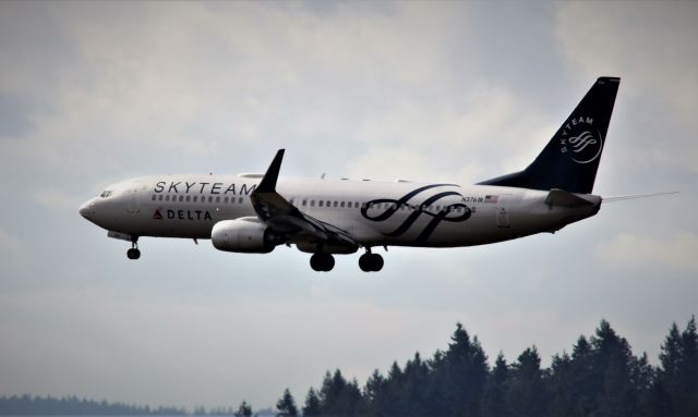 Boeing 737-700 (N3761R) - 3-1-2020