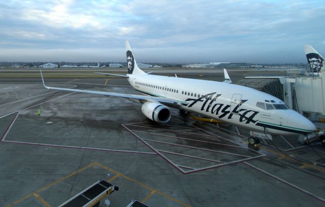 Boeing 737-700 (N609AS)