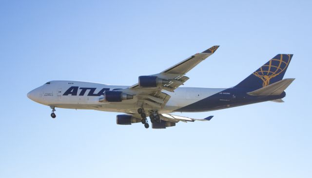 Boeing 747-400 (N492MC)