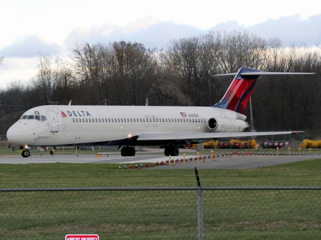 McDonnell Douglas DC-9-40 (N401EA)