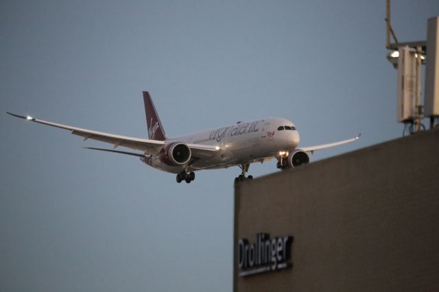 Boeing 787-9 Dreamliner (G-VSPY)