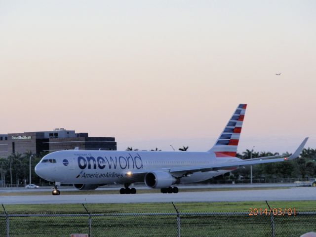 BOEING 767-300 (N343AN)