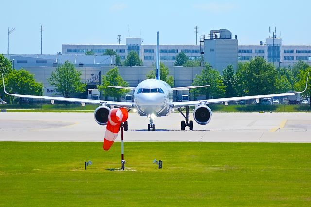 Airbus A320 (D-AIUQ)