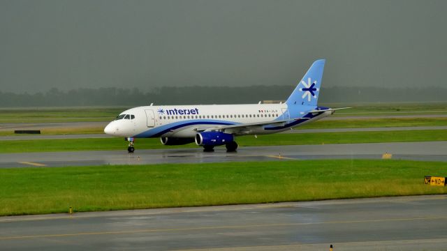 Sukhoi Superjet 100 (XA-JLV)