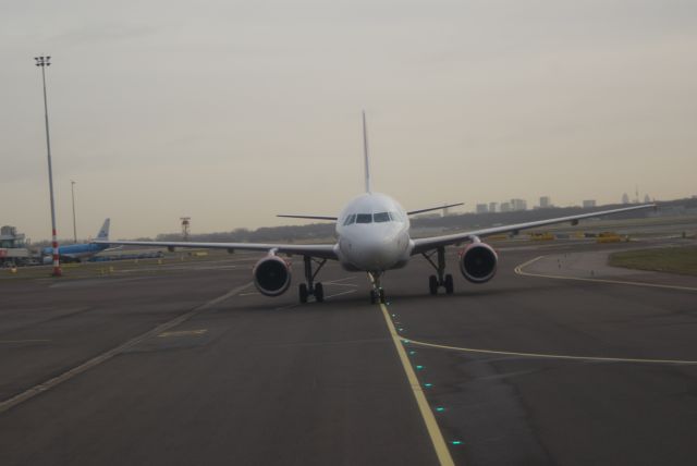 Airbus A319 — - CSA taxi to gate