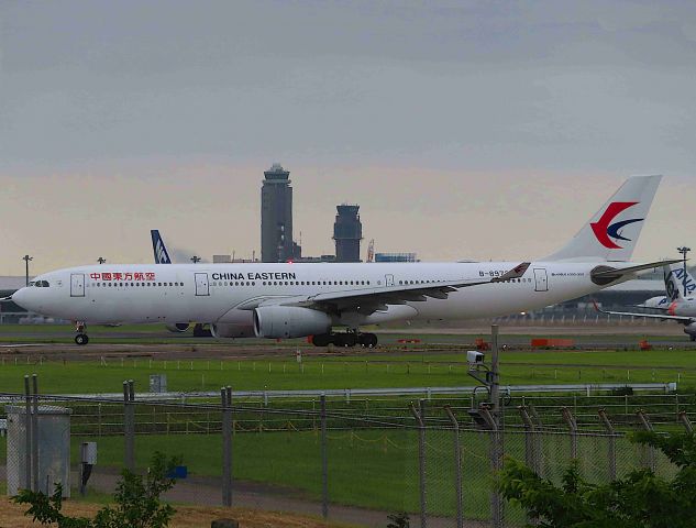 Airbus A330-300 (B-8972) - I took this picture on Jun 09, 2019.br /MU524/9Jun NRT-PVG