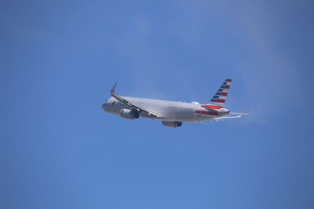 Airbus A321 (N986AN)