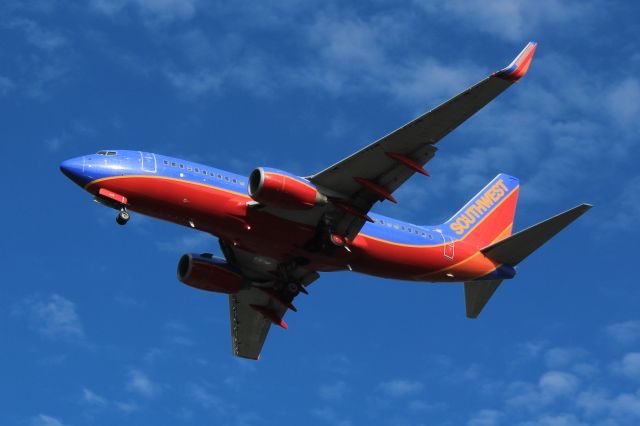 Boeing 737-700 (N440LV) - Southwest 737 seconds from the runway at Nashville this morning (03/15/12).