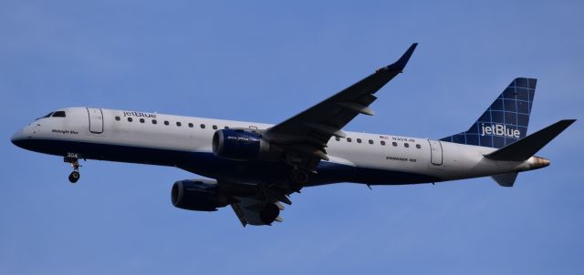 Embraer ERJ-190 (N304JB)