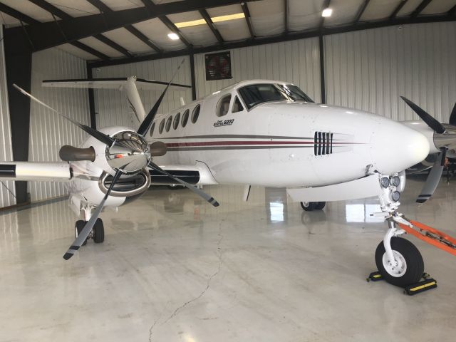 Beechcraft Super King Air 200 (N555WE)