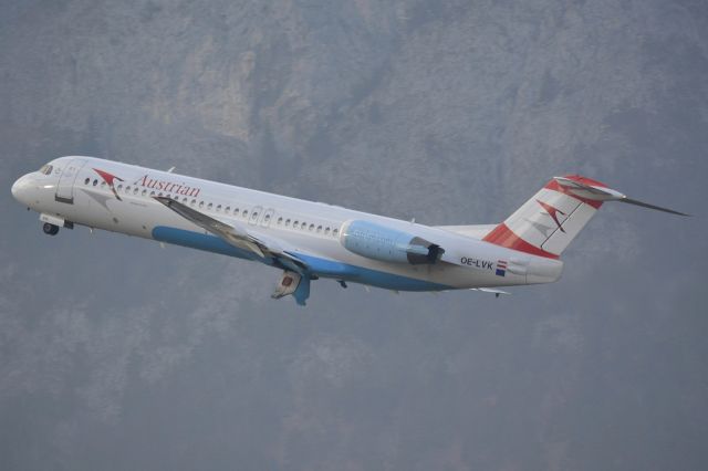 Fokker 100 (OE-LVK)