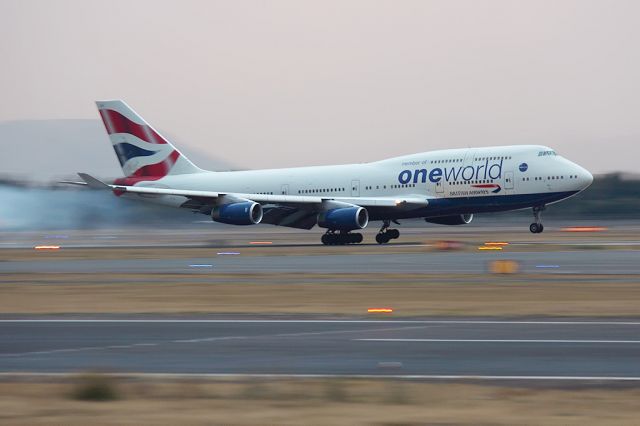 Boeing 747-400 (G-CIVP) - Speed Bird landing!