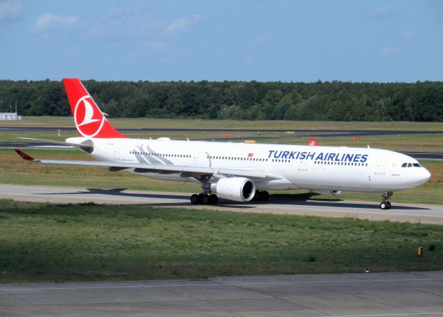 Airbus A330-300 (TC-LNG)
