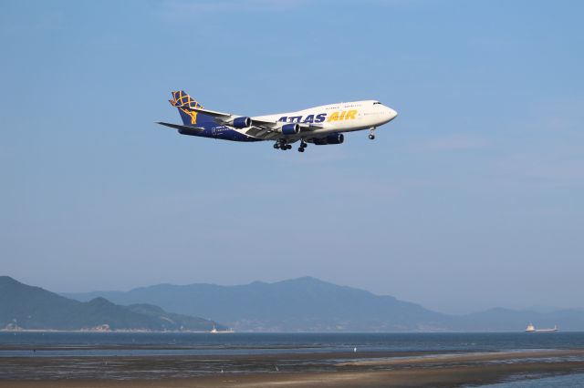 Boeing 747-400 (N465MC)