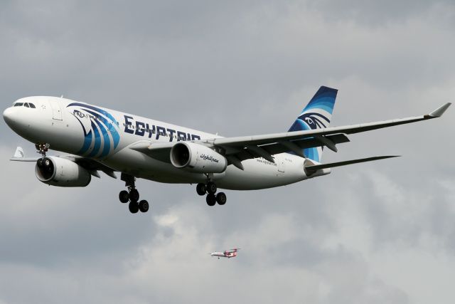 Airbus A330-200 (SU-GCE) - EgyptAir Airbus A330-200 on final approach to Frankfurt International Airport