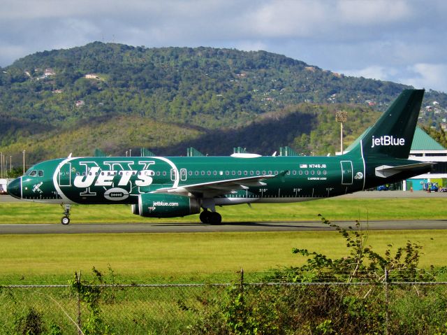 Airbus A320 (N746JB)