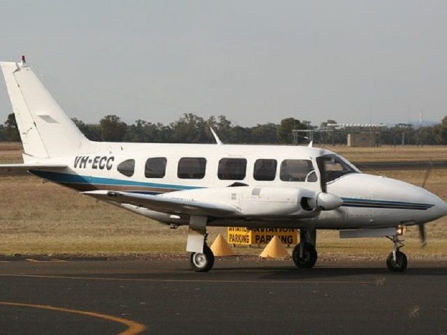 Piper Navajo (VH-ECC)