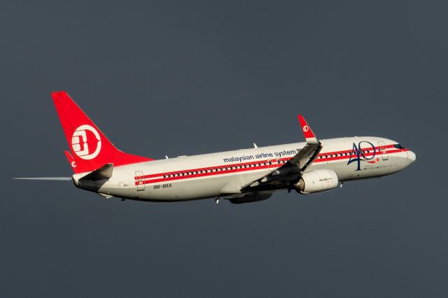 Boeing 737-800 (9M-MXA) - Boeing 737-8H6 40128-3421. MAS 9M-MXA, Retro livery, 40 years anniversary rwy 21 departure YPPH 13 May 2023
