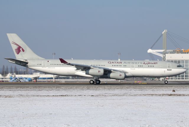 Airbus A340-200 (A7-HHK)