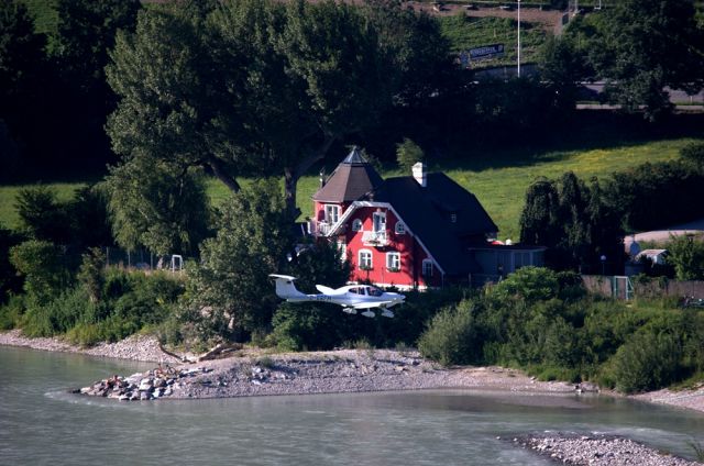 Diamond Star (D-ERFM) - Crossing the river "Inn"