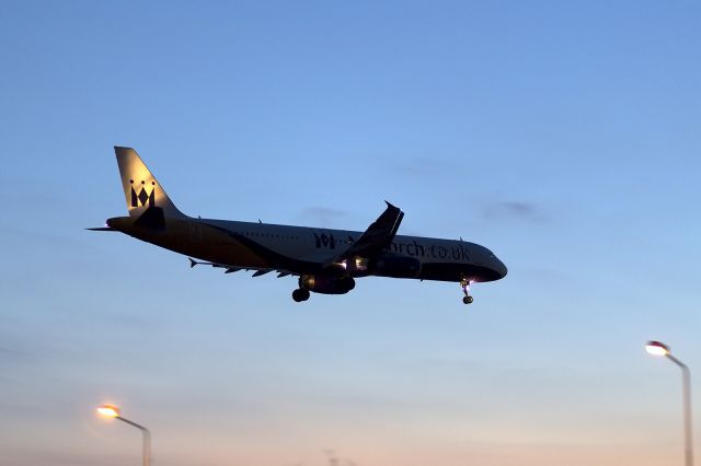 Airbus A321 (G-OZBR)