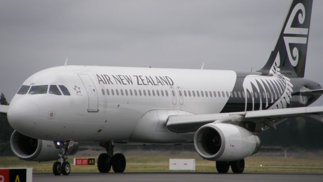 Airbus A320 (ZK-OXF)