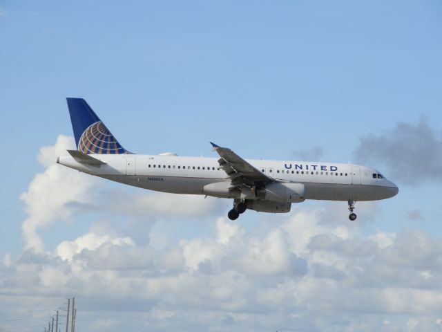 Airbus A319 (N424UA)