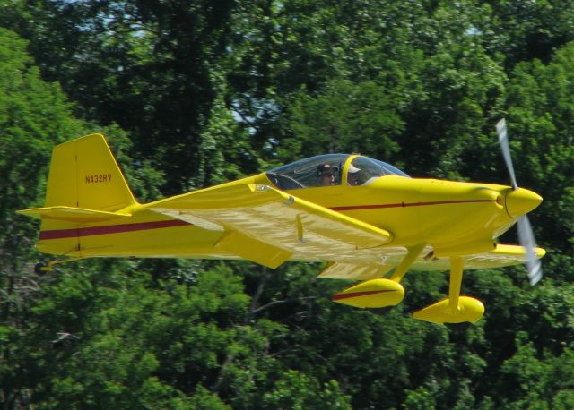 Vans RV-6 (N432RV) - Landing on 14 at the Shreveport Downtown airport.