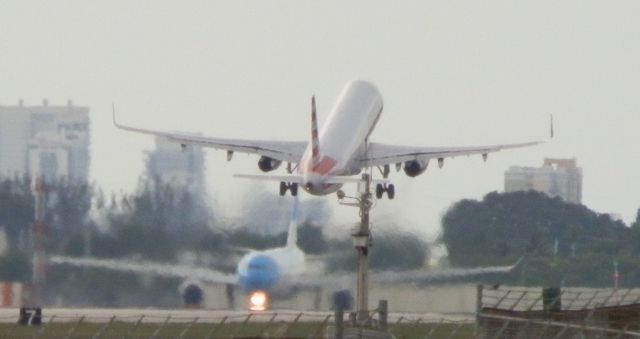 Airbus A321 (N995AN)