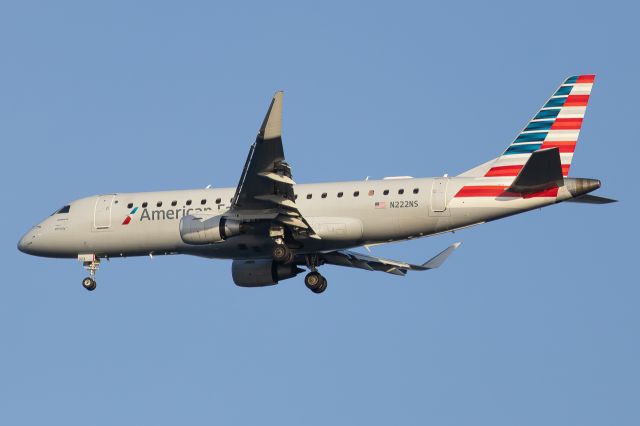 Embraer 175 (N222NS)
