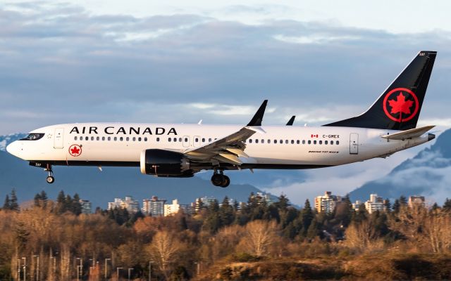 Boeing 737 MAX 8 (C-GMEX)