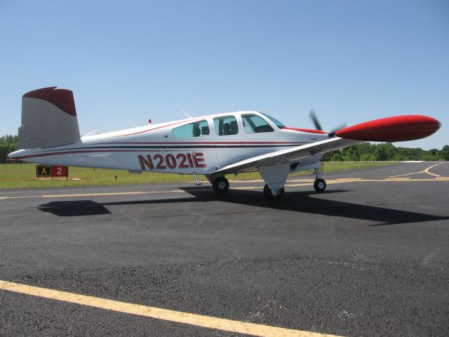 Beechcraft 35 Bonanza (N2021E)