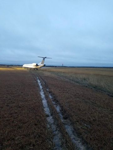 Embraer ERJ-145 (N16976) - Oops...