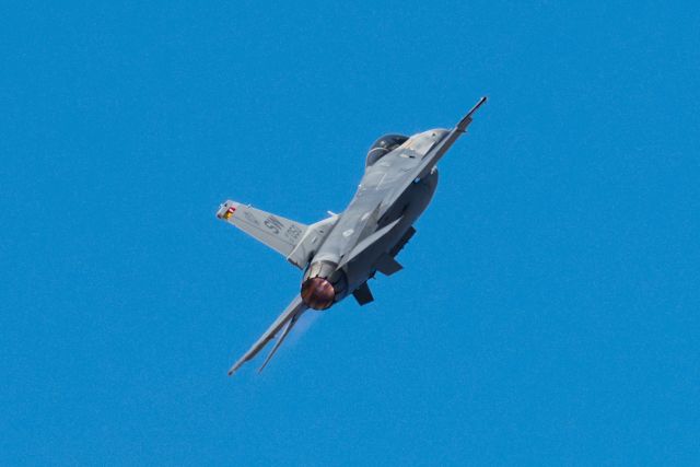 Lockheed F-16 Fighting Falcon —