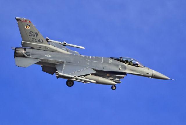 Lockheed F-16 Fighting Falcon (94-0040) - Red Flag, Nellis AFB, NV - F-16C 77 FS 94-0040 "Gamblers" - The 77th Fighter Squadron (77 FS) is part of the 20th Fighter Wing at Shaw Air Force Base, South Carolina.br /br /TDelCorobr /Red Flag 14br /January 27, 2013