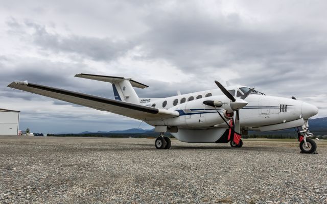 Beechcraft Super King Air 200 (C-GMOC)
